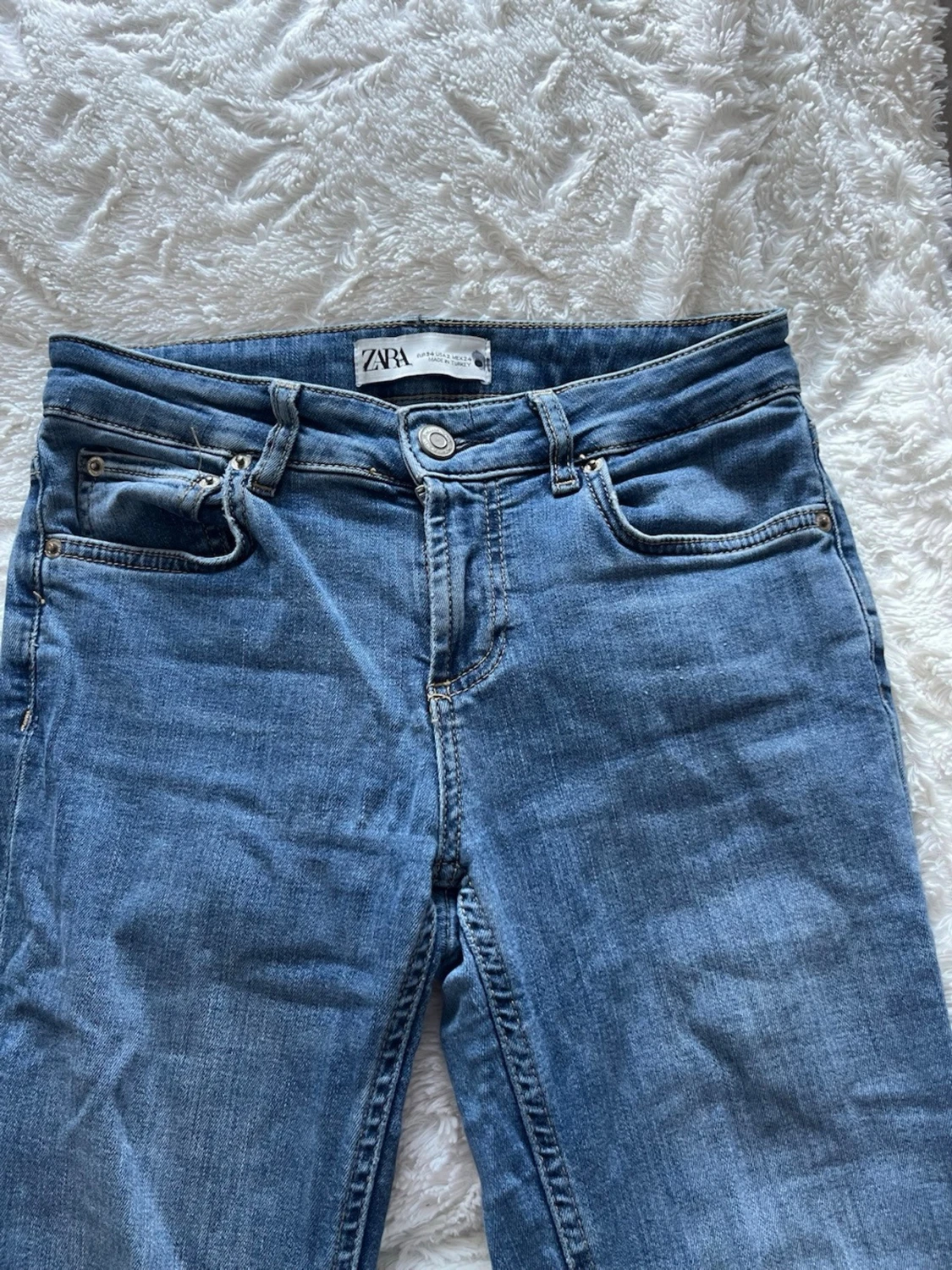 Blå raka jeans från Zara