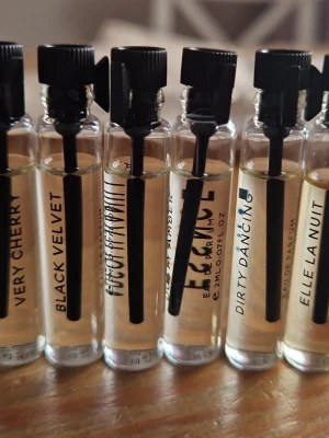 6 nya testers från Essnce  - Helt nya, aldrig öppnade. Very cherry, black velvet, absolu vanilla, dusty amber, dirty dancing, elle la nuit.