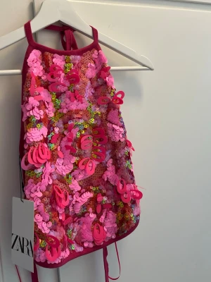 Rosa paljetttopp Zara - Slutsåld topp med paljetter🩷
