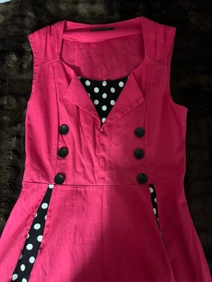 Klänning  - En färgstark klänning för dig som tycker om unika plagg 