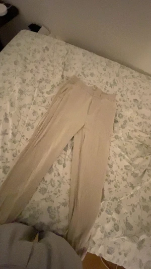 Linne byxor - perfekt nu snart till sommaren. storlek S. 