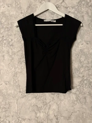 Svart topp från lager 157 - Toppen är använd en gång och är i storlek S 