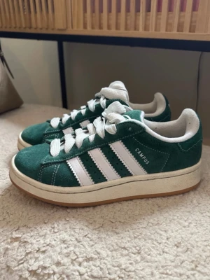 Adidas campus  - Jättesnygga adidas campus, jag skickar med gröna snören också 🥰🥰
