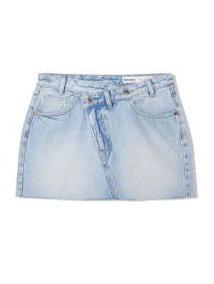 Jeansskort - Mellanblå jeansskort i minilängd. Har alltså inbyggda shorts. Helt nya och endast testade. Helt slutsålda, nypris 379kr. Pris går att diskuteras!💕
