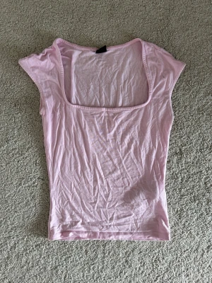 Rosa topp - Topp från ginatricot i storlek Xs! 