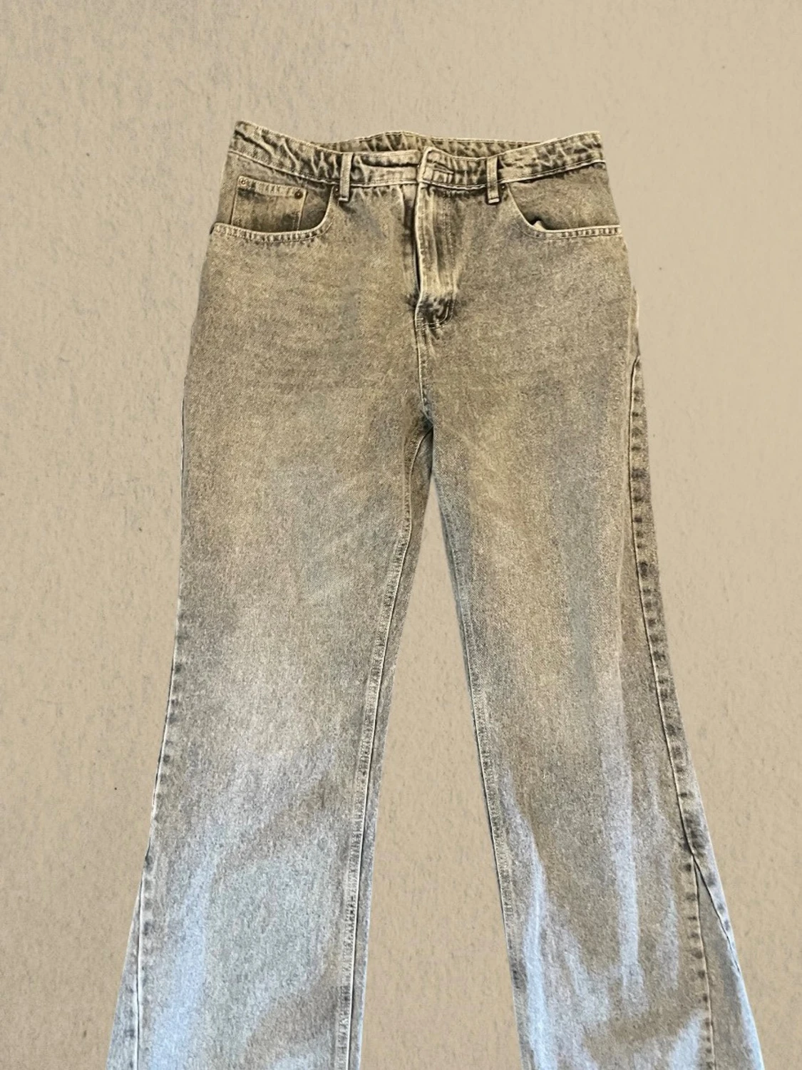 Grå tvättade raka jeans från Zara - 1