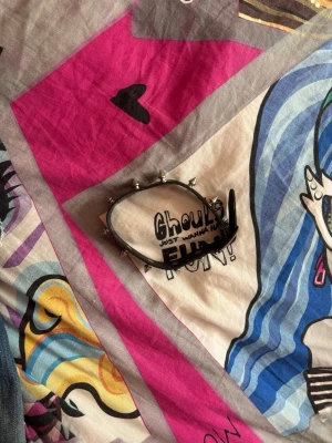 Choker - Choker med små nitar. Onesize. Jag kan gärna mötas upp.☺️