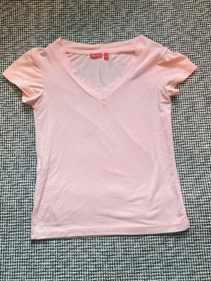 Rosa T-shirt  - Super söt tröja i rosa färg💗 storlek 134/140