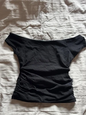 Svart offshoulder topp Kappahl XS - Snygg svart offshoulder topp från Kappahl i storlek XS. 