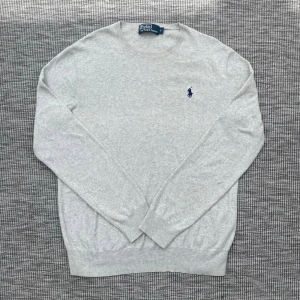 Ralph lauren tröja - Säljer denna riktigt feta ralph lauren tröjan!👏 Skick: 9/10🌟Storlek: S⭐️Hör gärna av er om ni har frågor!🤝