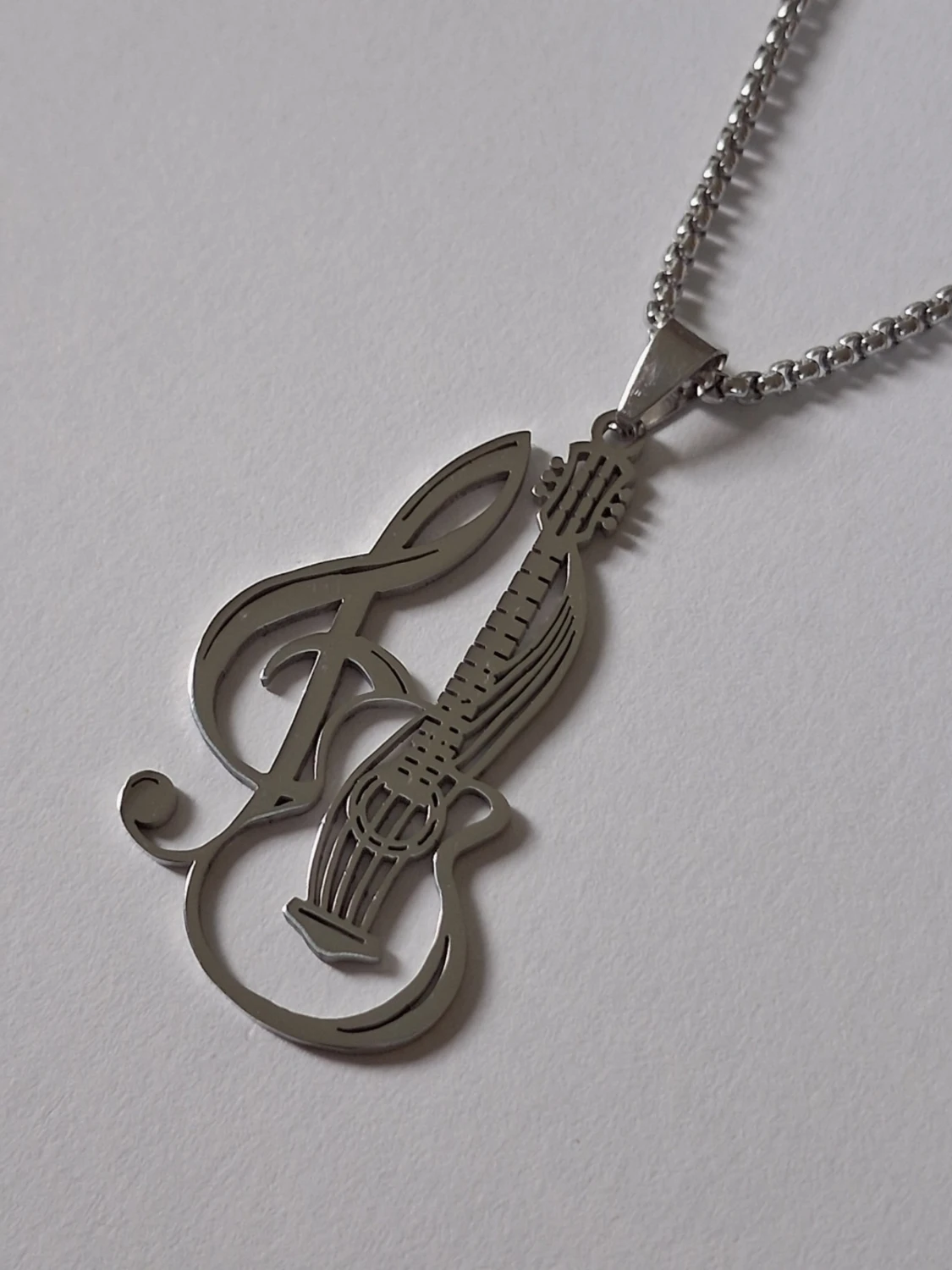 Halsband med gitarr och g-klav i stål - 1