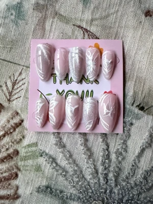 Cateye pressons  - Handgjorda pressons av mig! Endast svenska högkvalitativa material💗 Storlek s! Mått: 15,11,2,11,9 (MM) 