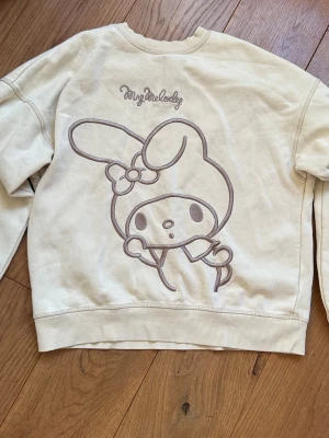 Biege My Melody tjocktröja - Biege My Melody tjocktröja i barnstorlek 170