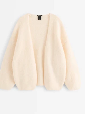 Krämvit beige kofta   - Jag säljer den här koftan pga att den är för stor för mig.  Den ser nästan helt ny ut har knappt använt den. Den är inte heller så nopprig jag använde den ba kanske tre gånger. 💕💕
