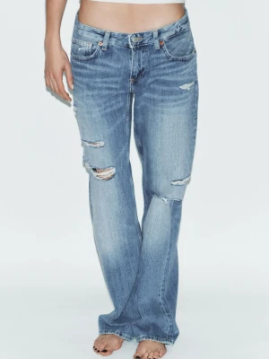 Jeans Zara - trendiga jeans med hål från zara!!! säljs inte längre 