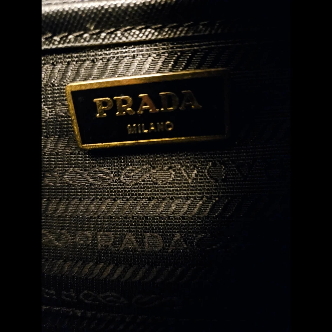 Svart handväska från P R A D A  - 3