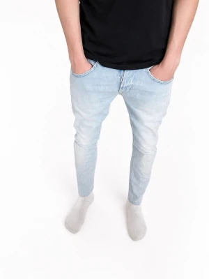 Dondup George jeans - Ljusblåa Dondup George jeans                                          W32 snyggt slitage extremt bra skick.                      Modellen är 181cm, priset är inte hugget i sten