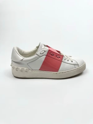 Valentino Open Sneakers - Valentino Garavani Open sneakers. Storlek 37. Skick 9/10. Nypris ca 7700kr. 100% autentiska.