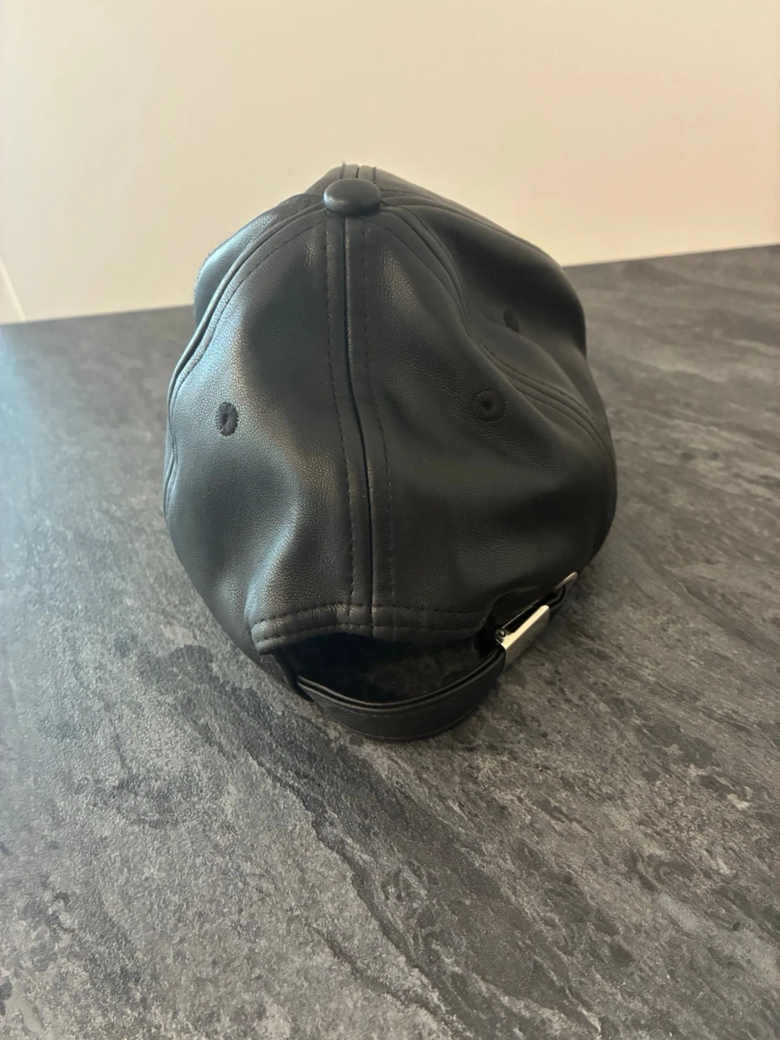 Svart keps i läder - 3