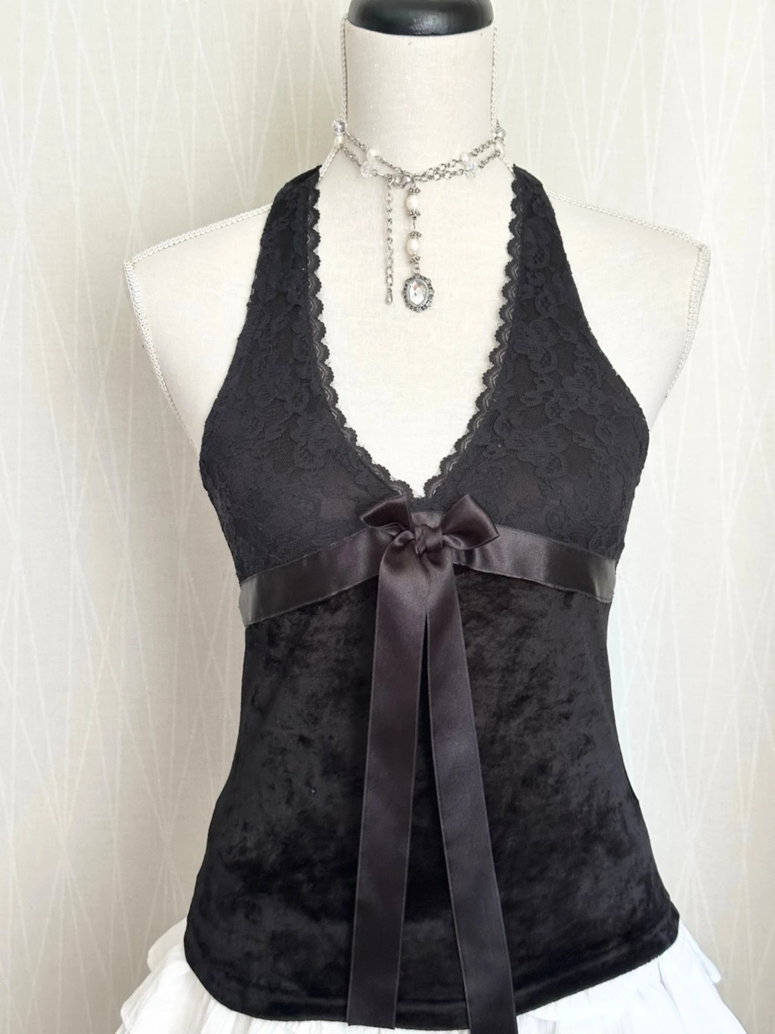 Halterneck lace top 