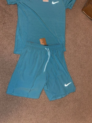  Nike Miller set - Hej, säljer Nike Miller sets. Finns fler färger. Skriv för mer info.