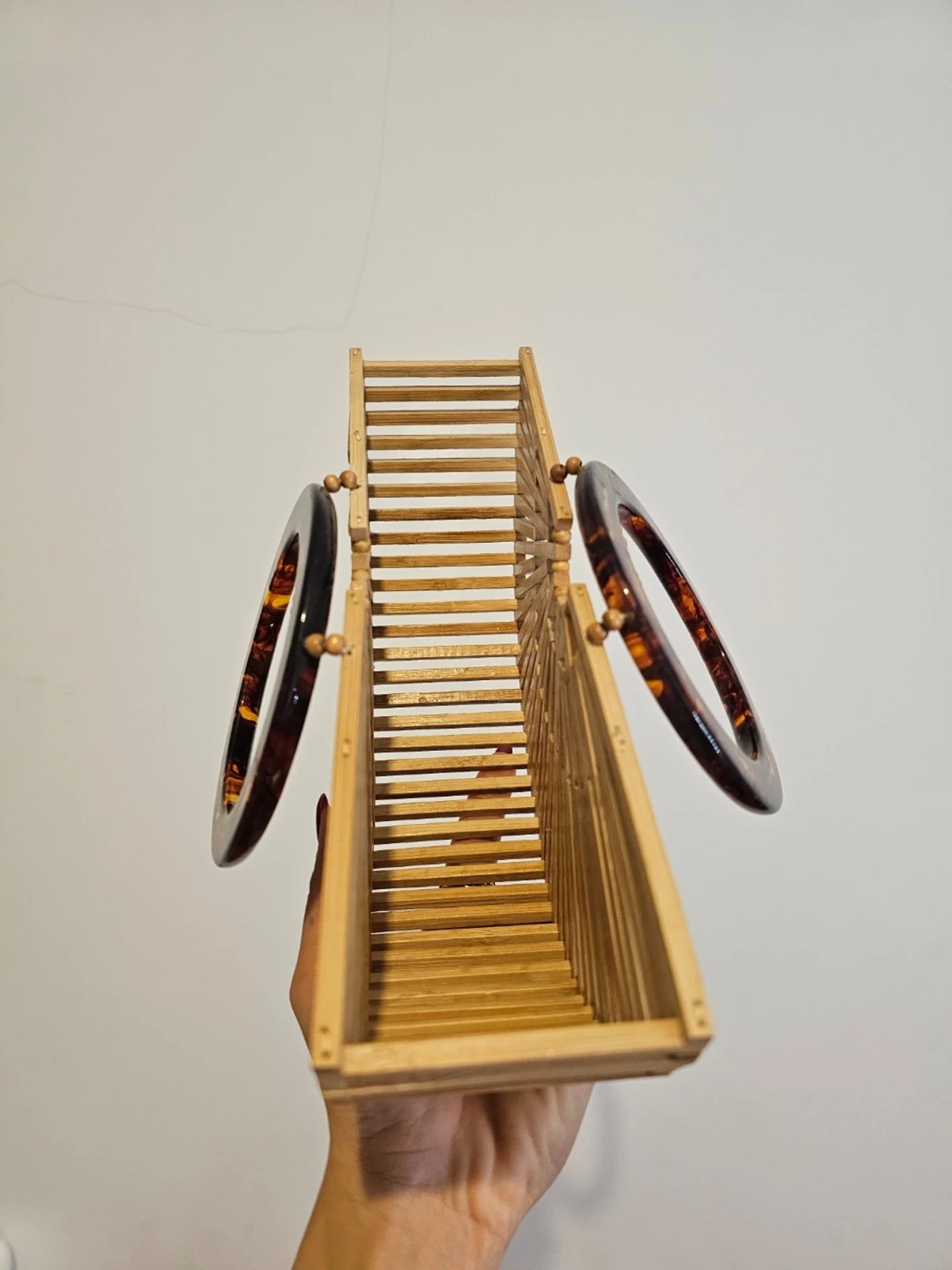 Halvmåneformad bambuväska med ringhandtag - 1