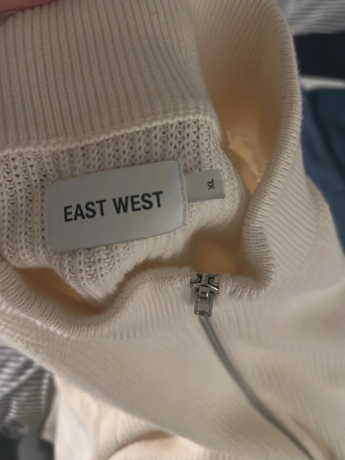 Vit ribbstickad ziptröja - 2