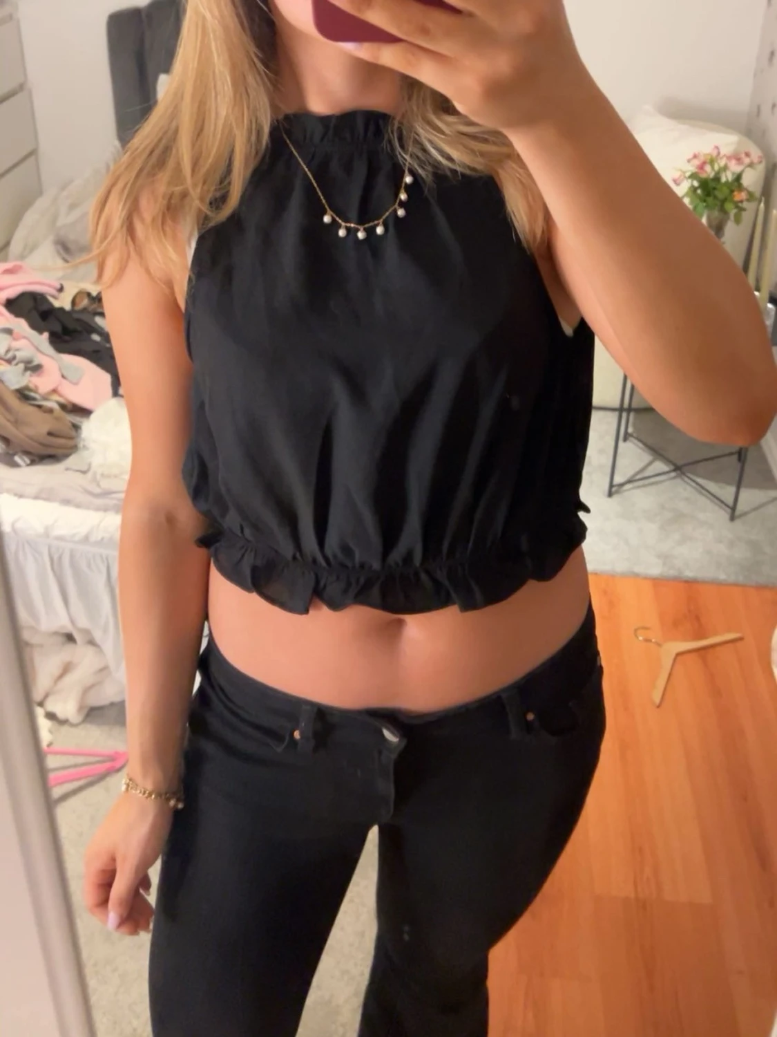 Svart croppad topp med knyt i ryggen