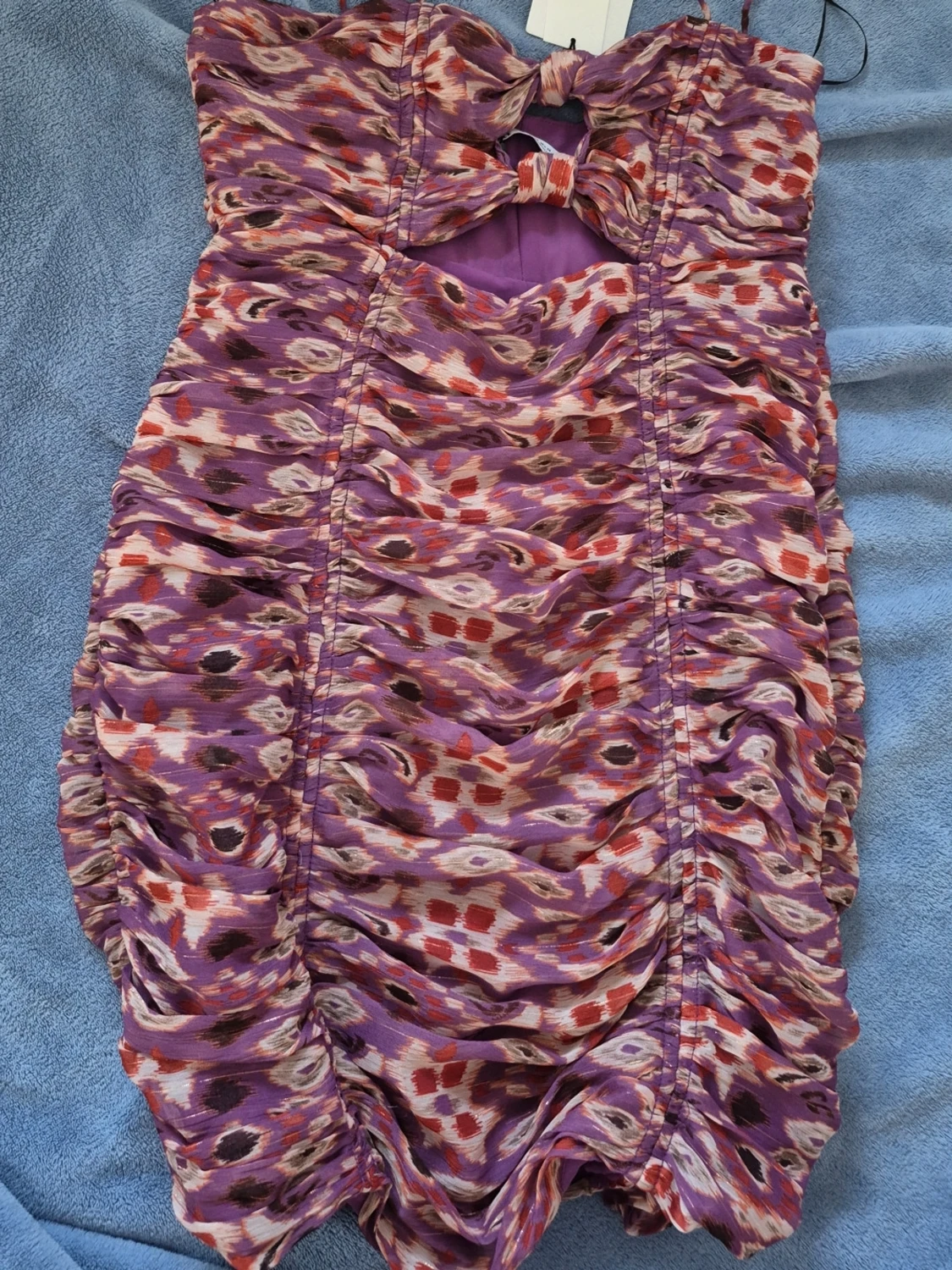 Lila mönstrad kort klänning med rosett - 1