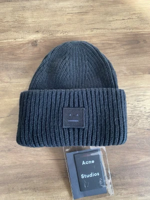  Acne Studios mössa  - 100 ull