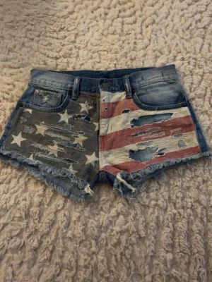 Blå jeansshorts - Lågmidjade shorts 