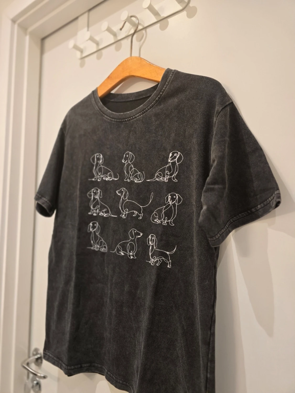 Svart t-shirt med tax-tryck - 1