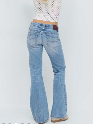 low waist jeans - Gina 14+ miss low low jeans som är lågmifjade. Slutsålda i S helt online, helt oanvändna lapp kvar. Skriv för egna bilder+villig att prissänka. SKRIV INNAN KÖP