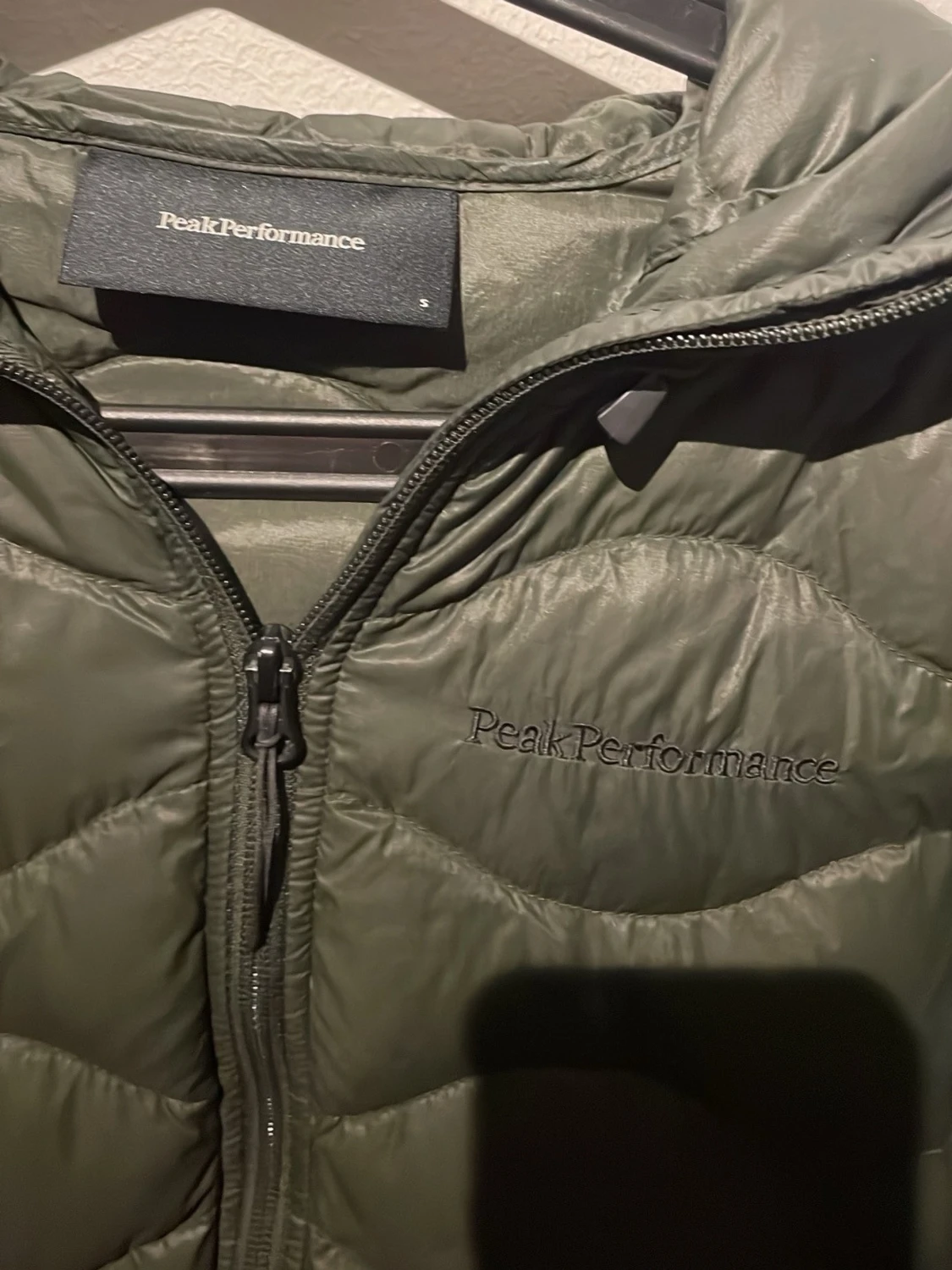 Mörkgrön peak performance dunjacka med huva - 2