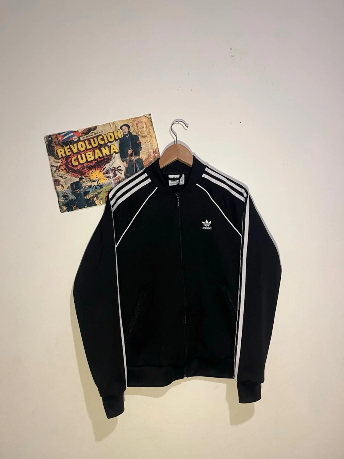 Svart Adidas ziptröja med vita ränder - 1