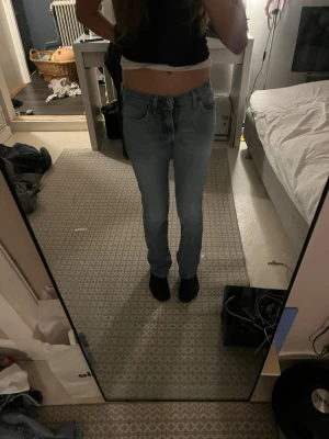 Ljusblå flare replay jeans  - Säljer mina replay reans går för 1000kr i vanliga fall men efter som dom är använda så säljer jag dom för 700kr är i bra skick har inte använt dom så mycket men lite då och då 