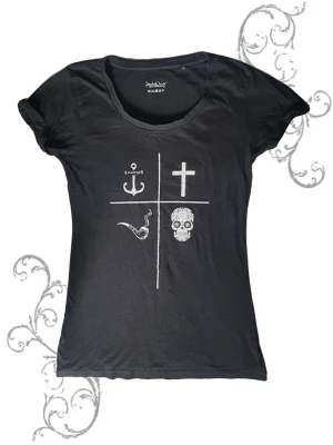 Svart t-shirt med tryck - ☆ Nästan oanvänd! ☆