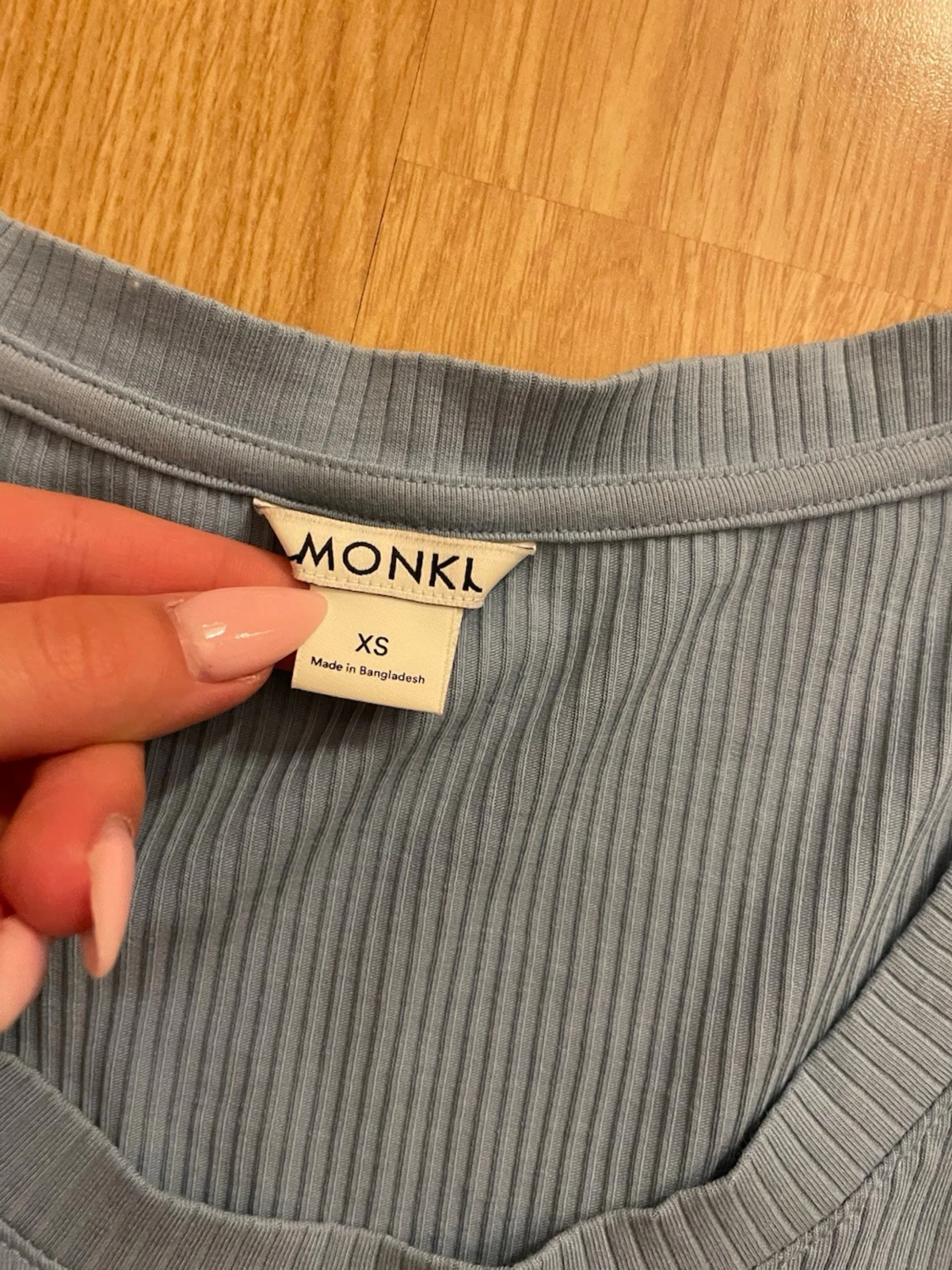 Ljusblå ribbad topp från Monki - 1