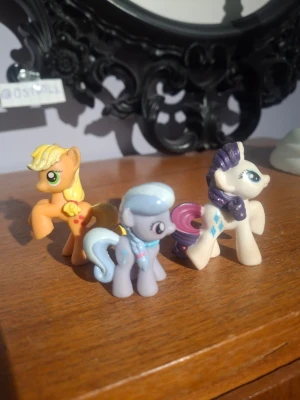 3 st mlp blind bags figurer - 2 vanliga och en rarity med glitter hår.