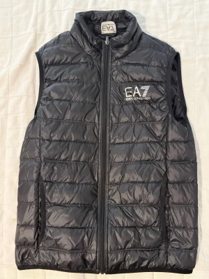 Armani väst XS herr - Nypris på Zalando 1.945 kr. Storlek XS, inga defekter 