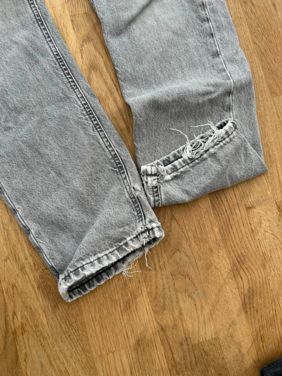 Grå raka jeans från Jack & Jones - 2