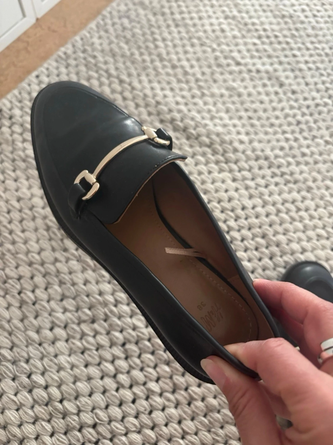 Svarta loafers med gulddetalj H&M - 1