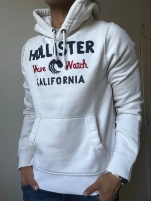Vintage Hollister Hoodie - Riktigt snygg Hollister Hoodie, Modell 175cm, 70kg | Hör av vid funderingar!