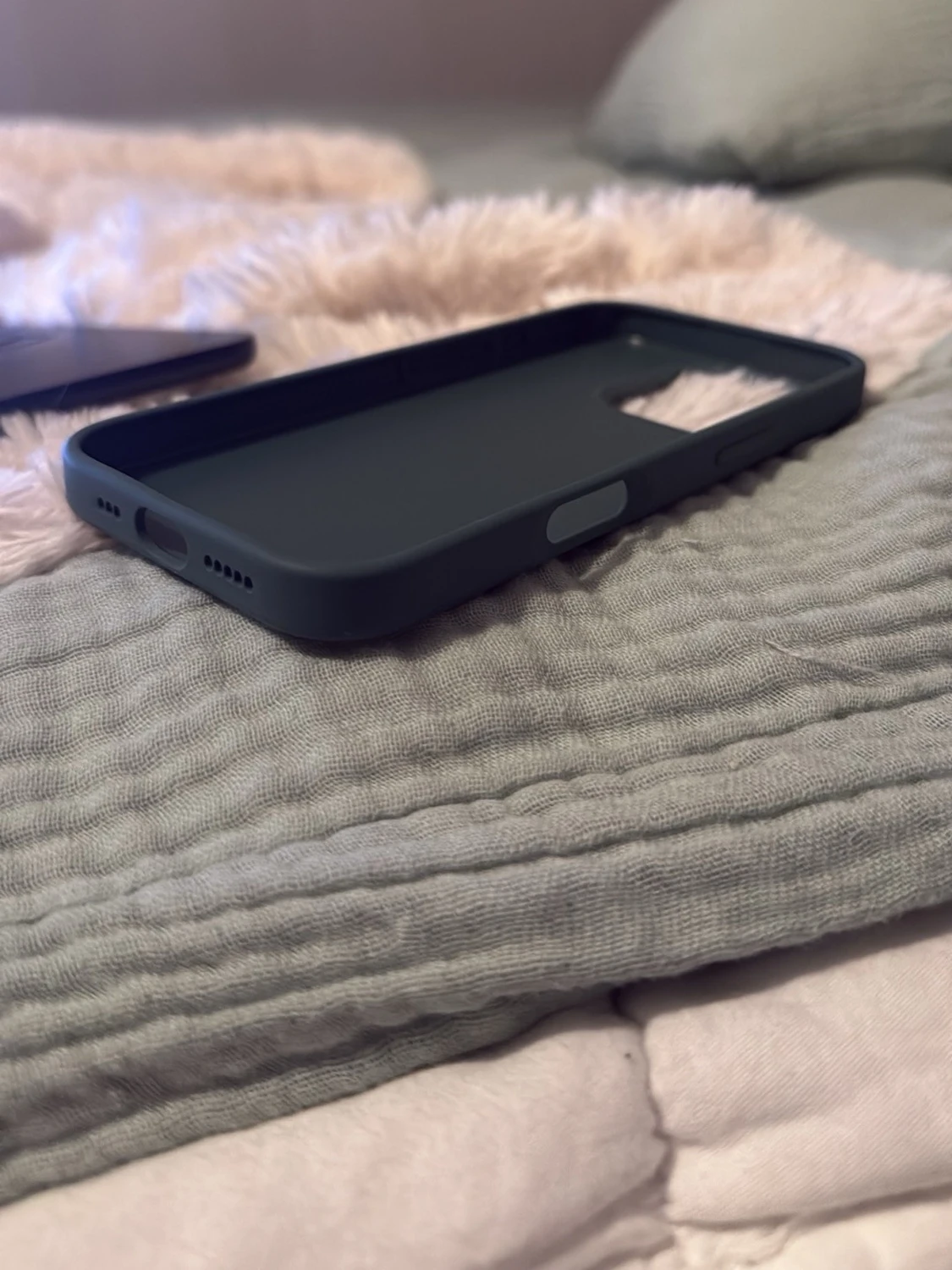 Mobilskal till Iphone 16 pro  - 2