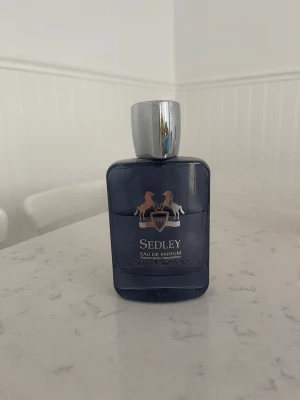 Parfums de Marly Sedley Eau de Parfum - En parfym som är inspirerad av sedley och luktar indentiskt, tänk en fräsch sprite i en flaska. Köptes för 450kr och har ca 60 ml kvar. 