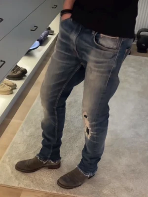 Nudie selvedge lab - Extremt feta nudie jeans i selvedge,storlek är 29 32 men passar som 30,  modellen är gritty Jackson selvedge lab köpta för 3000kr på Nudie butiken, skick är 8/10 lite klippning nere vid benen, mitt pris 1599 🙏 