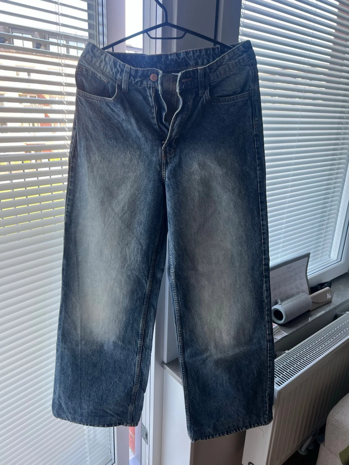 Baggy blå jeans med tvättad look, H&M