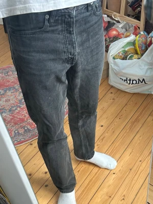 Svarta jeans  - Säljer dessa svarta jeans från Drdenim o storlek 29/30