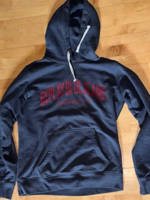Replay hoodie - Säljer denna replay hoodie, fint skick och inte använd så mycket. Hör av er vid frågor!