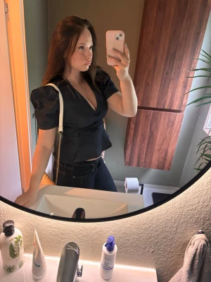Jeans topp - Säljer en jeans topp från Zara